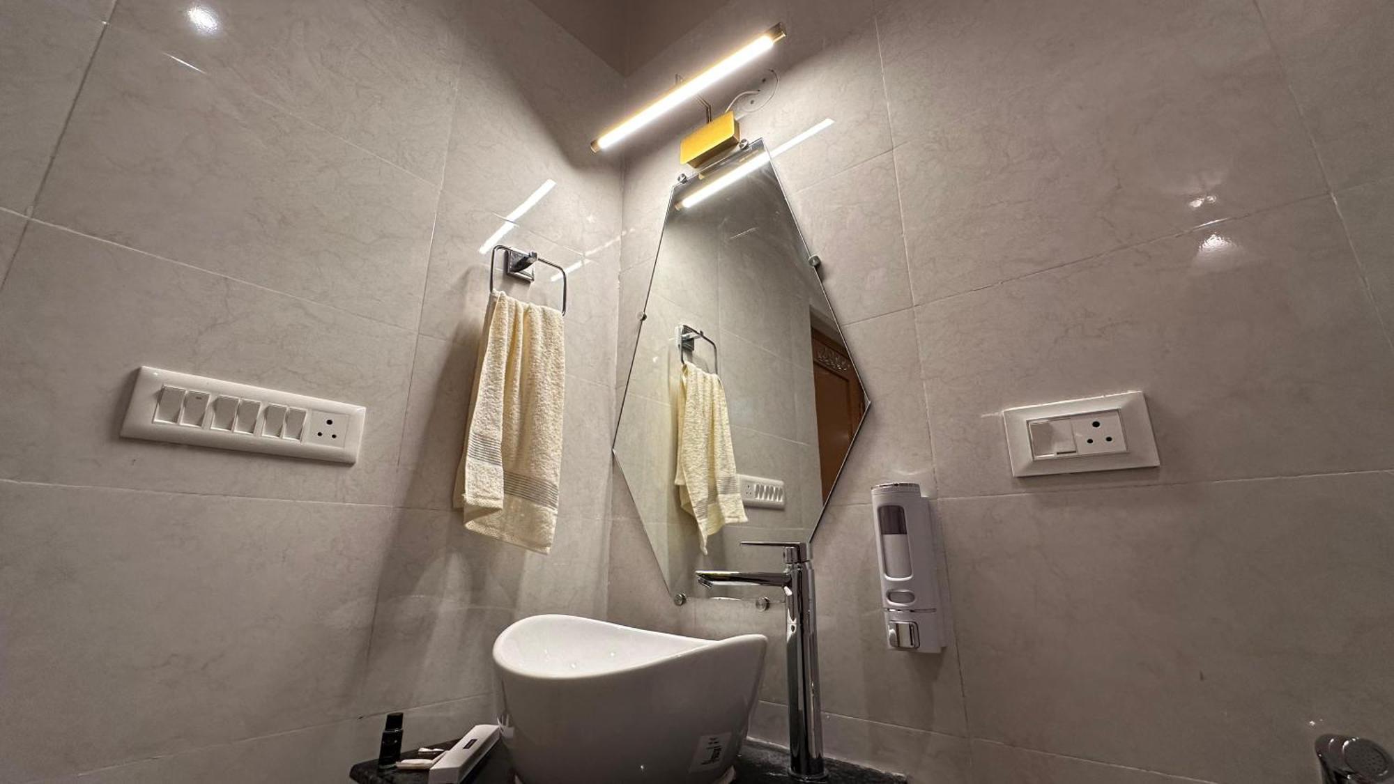 The Lumi Hotell Bīr Eksteriør bilde